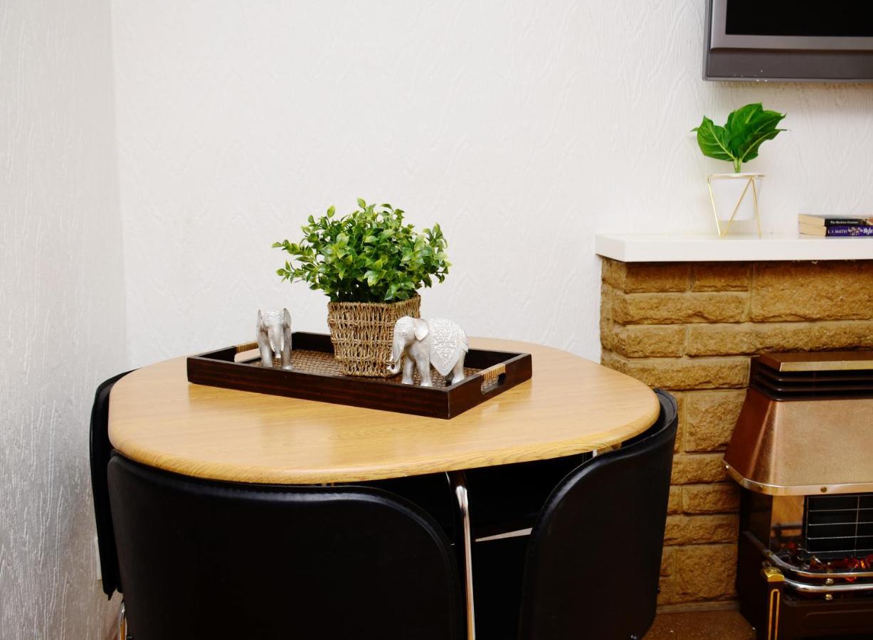 33Sm Dreams Unlimited Serviced Accommodation- Staines - Heathrow Stanwell Exterior foto