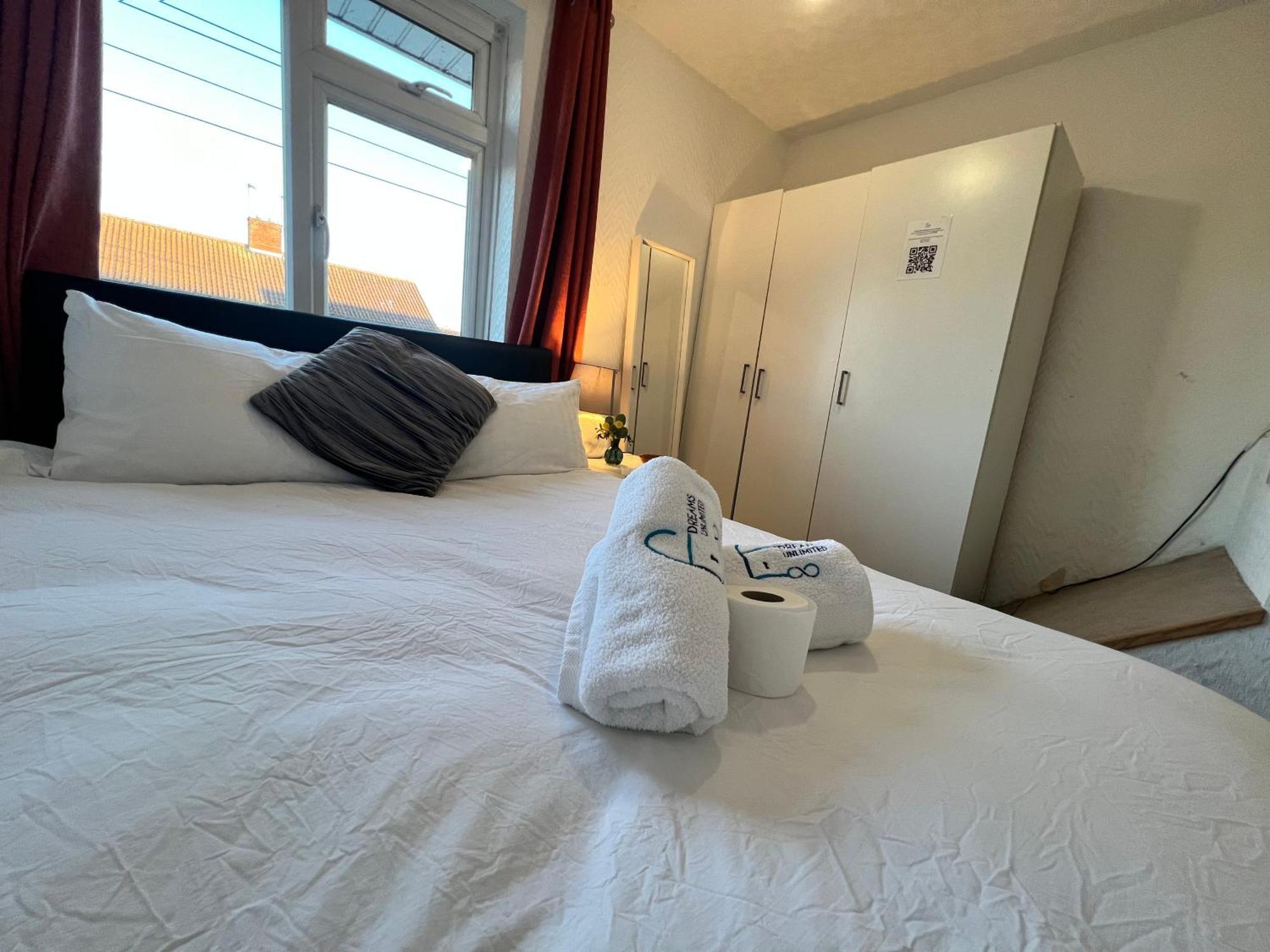 33Sm Dreams Unlimited Serviced Accommodation- Staines - Heathrow Stanwell Exterior foto