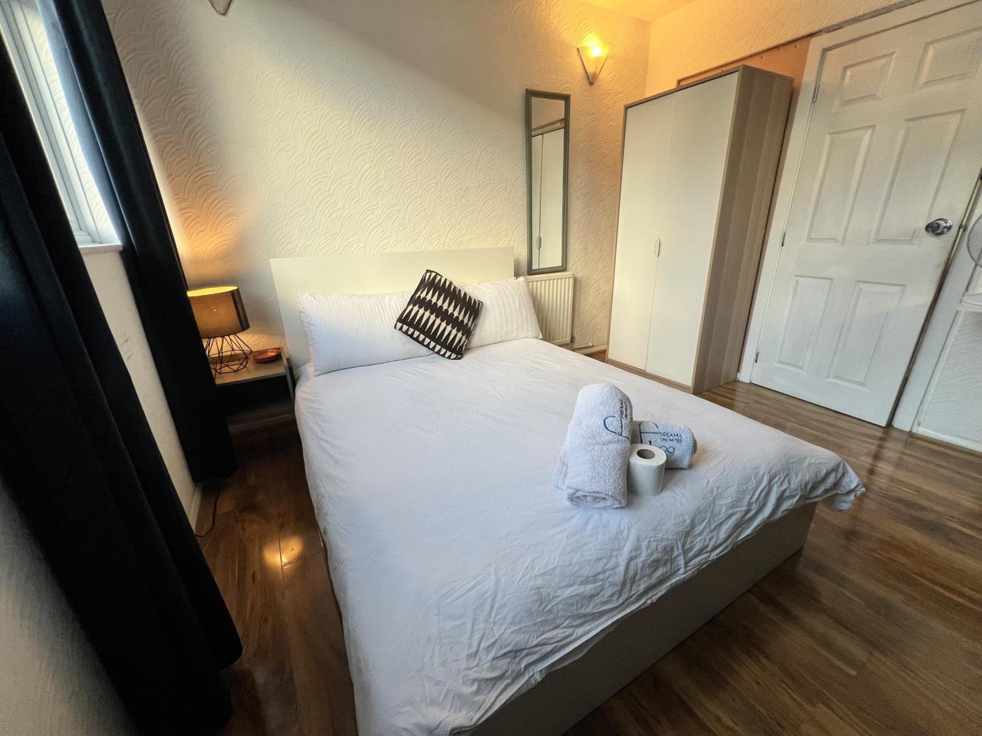 33Sm Dreams Unlimited Serviced Accommodation- Staines - Heathrow Stanwell Exterior foto